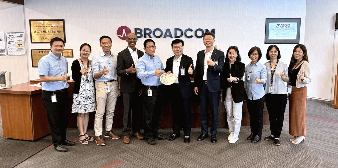 Amkor and Broadcom team holding award in group photo